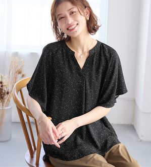 Viola e Viola（ヴィオラ エ ヴィオラ）の「【接触冷感】さらっと涼感フレアスリーブブラウス（ブラウス）」｜ブラックドット／トップス