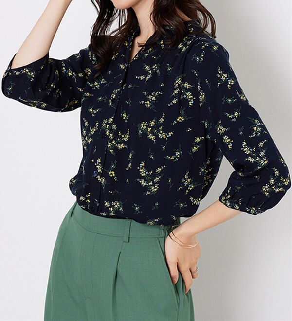BELLUNA（ベルーナ）の「【接触冷感】レーヨン素材ギャザー使いプリントブラウス（ブラウス）」｜詳細画像