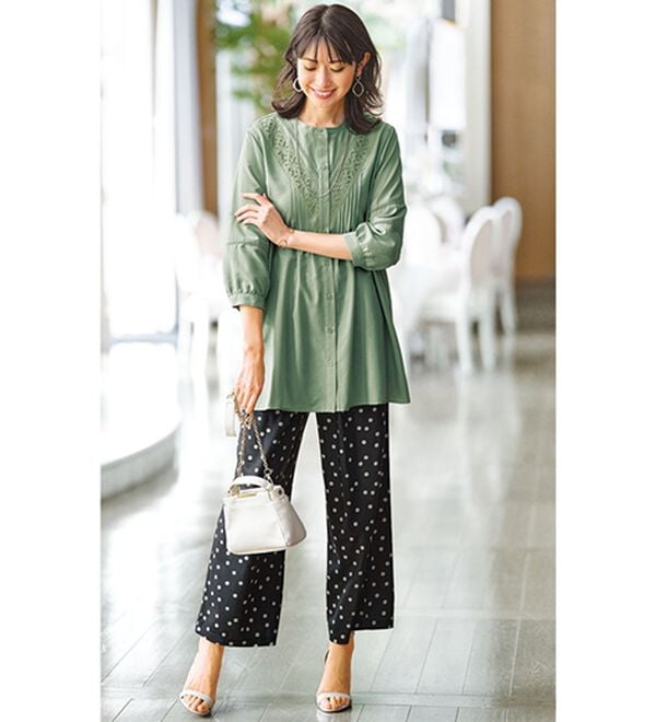 BELLUNA（ベルーナ）の「花柄レースピンタックシャツチュニック（チュニック）」｜詳細画像