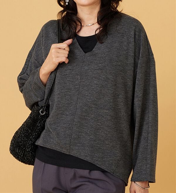 BELLUNA（ベルーナ）の「キレイ見えVネックプルオーバー（カットソー）」｜詳細画像