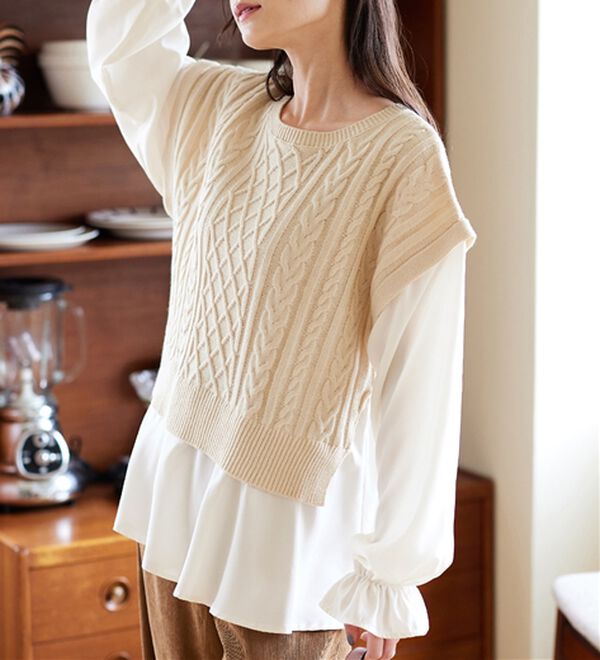 Viola e Viola（ヴィオラ エ ヴィオラ）の「１枚で重ね着が楽しめる！レイヤード風ケーブル編みニットトップス（ニット・セーター）」｜詳細画像