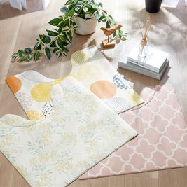 iellio（イエリオ）の「すき間にピタッ！ふけるＰＶＣトイレマット（トイレマット）」