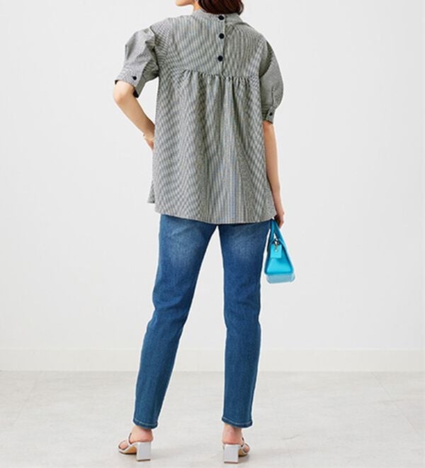 BELLUNA（ベルーナ）の「サッカー素材後ろボタンデザインブラウス（ブラウス）」｜詳細画像