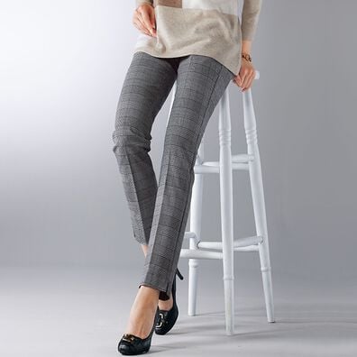 BELLUNA（ベルーナ）の「伸びてラクラク毎日活躍スティックパンツ（フルレングスパンツ）」