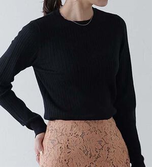Pierrot（ピエロ）の「【洗濯機で洗える】ネックが選べるシルクタッチリブニット（ニット・セーター）」｜ブラック