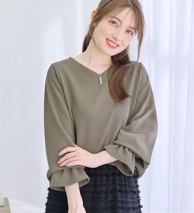 alotta（アロッタ）の「【シワになりにくい】柔らかエンボス素材キャンディースリーブトップス（カットソー）」