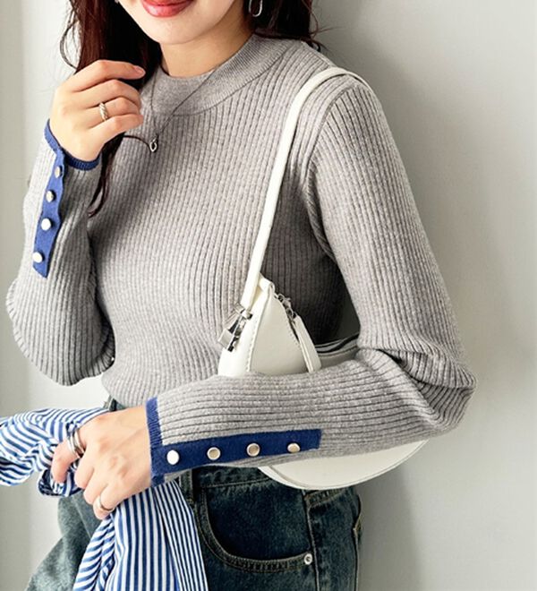 GeeRA（ジーラ）の「袖口ボタン配色ハイネックリブニット（ニット・セーター）」｜詳細画像