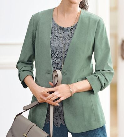 BELLUNA（ベルーナ）の「カジュアルコーデにきちんと感を！ノーカラージャケット（ノーカラージャケット）」