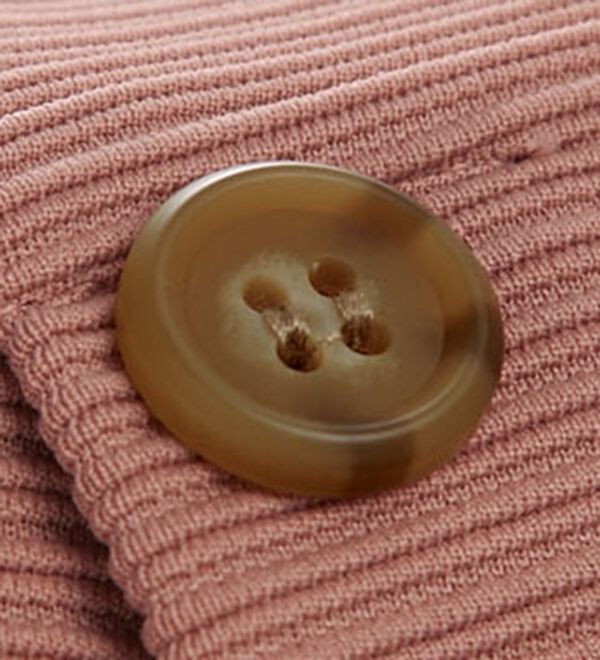 BELLUNA（ベルーナ）の「サイドボタンデザイン立体編地プルオーバー（カットソー）」｜詳細画像