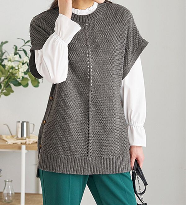 BELLUNA（ベルーナ）の「ボタン使いゆったりニットベスト（ベスト）」｜詳細画像