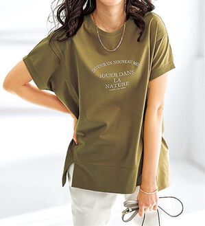 BELLUNA（ベルーナ）の「汗ジミ対策！切替デザインロゴプルオーバー（カットソー）」｜モカカーキ