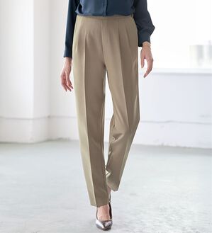 BELLUNA（ベルーナ）の「すっきり美脚タックテーパードパンツ（フルレングスパンツ）」｜モカ