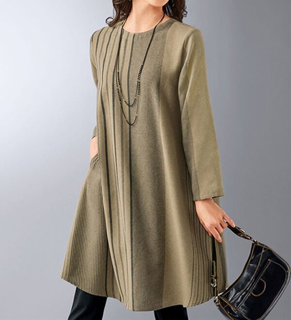 BELLUNA（ベルーナ）の「ランダムストライプ変化織素材フレアーチュニック（チュニック）」｜ベージュ系