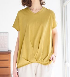 Viola e Viola（ヴィオラ エ ヴィオラ）の「綿１００％ゆったり裾タックＴシャツ（Tシャツ）」｜イエロー