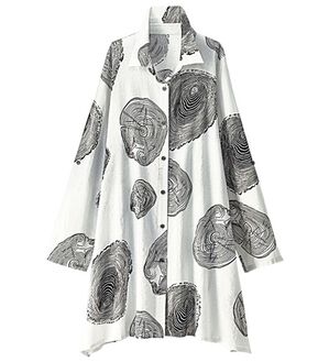 BELLUNA（ベルーナ）の「サッカー素材プリントシャツチュニック（シャツ）」｜オフ白系