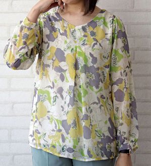 BELLUNA（ベルーナ）の「タック使いシフォンプリントブラウス（ブラウス）」｜詳細画像