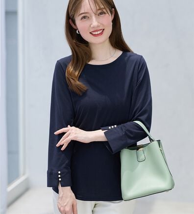 alotta（アロッタ）の「【選べる袖丈】柔らか綿混素材パール調ボタンＴシャツ（カットソー）」