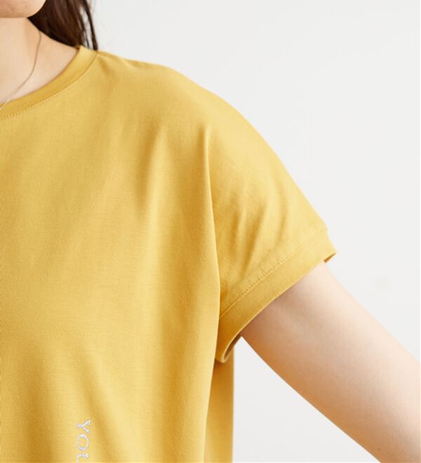 BELLUNA（ベルーナ）の「ラメプリント縦ロゴゆったりプルオーバー（カットソー）」｜詳細画像