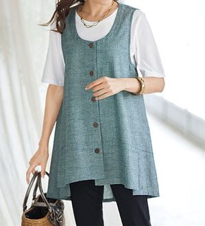 BELLUNA（ベルーナ）の「綿麻素材切替デザインロングベスト（ベスト）」｜ターコイズ