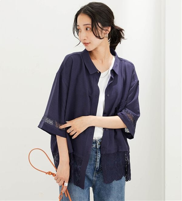 BELLUNA（ベルーナ）の「袖＆裾レースデザインブラウス（ブラウス）」｜ネイビー