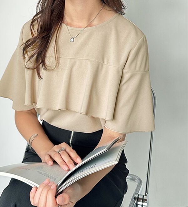 GeeRA（ジーラ）の「ラッフルフリルフレアースリーブＴブラウス（ブラウス）」｜グレージュ