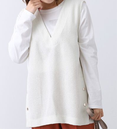 BELLUNA（ベルーナ）の「ブークレー素材ボタン使いベスト（ベスト）」