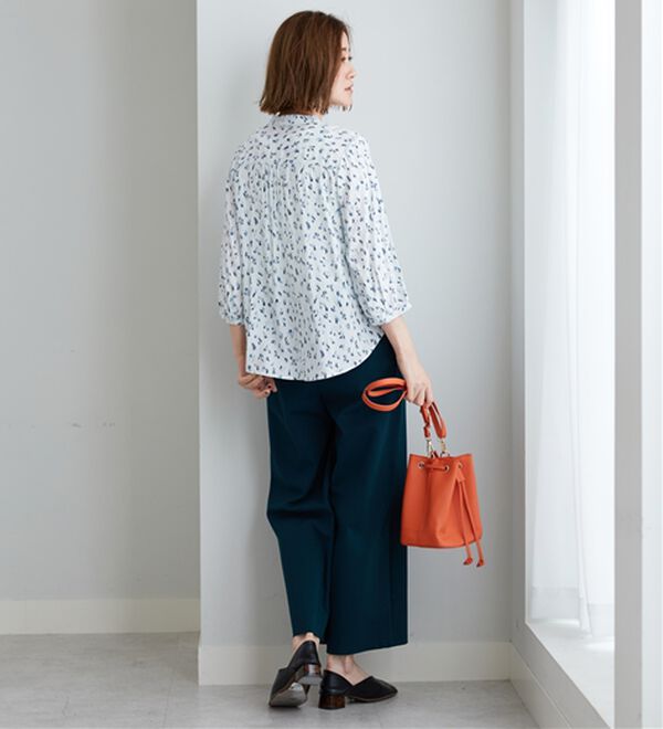 BELLUNA（ベルーナ）の「レーヨン素材ギャザー使いプリントブラウス（ブラウス）」｜詳細画像