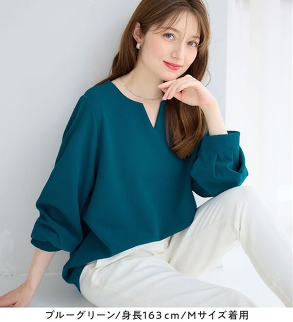 alotta（アロッタ）の「【シワになりにくい】エンボス裏起毛キーネックゆるトップス（カットソー）」｜詳細画像