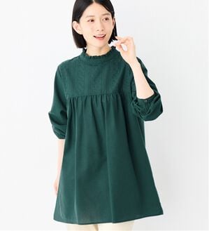 Viola e Viola（ヴィオラ エ ヴィオラ）の「パッと華やぐ繊細刺しゅうのフリル衿チュニックブラウス（チュニック）」｜グリーンピンチェック