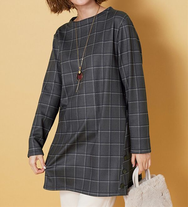 BELLUNA（ベルーナ）の「裏ベロアサイドボタン使いチュニック（チュニック）」｜詳細画像