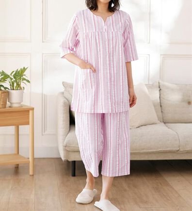 LAVIENNE（ラヴィエンヌ）の「【蒸し暑い夜も快適】綿１００％サッカーパジャマ（パジャマ・ルームウェア）」