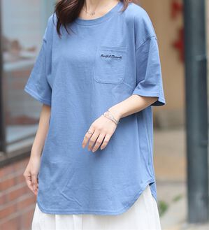 A HAPPY MARILYN（アハッピーマリリン）の「【Ｍ～８Ｌ】綿１００％！楽ちん裾ラウンドさらっと涼やかチュニック丈Ｔシャツ（Tシャツ）」｜スモークブルー