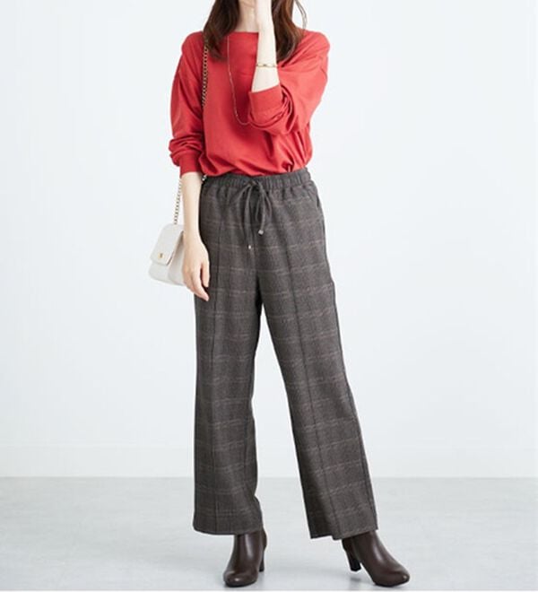 BELLUNA（ベルーナ）の「吸湿発熱ポンチ素材ポケット付プルオーバー（カットソー）」｜詳細画像