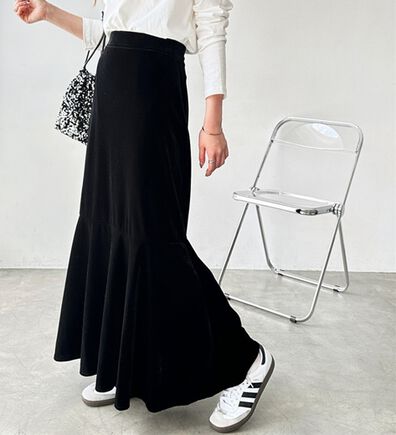 GeeRA（ジーラ）の「ベロア裾フレアスカート（ロングスカート）」