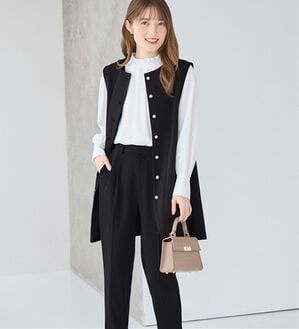 alotta（アロッタ）の「【ブラウス付き３点セット】洗える！美ラインジレセットスーツ（パンツスーツ）」｜ブラック系