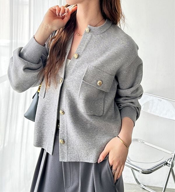 GeeRA（ジーラ）の「ロングシーズン使える！ゴールド調ボタンニットカーデ（ニットカーディガン）」｜詳細画像