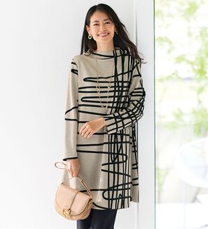 BELLUNA（ベルーナ）の「手描き風プリントカットソーチュニックワンピース（チュニックワンピース）」｜ベージュ系