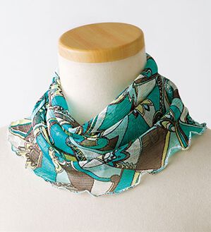 BELLUNA（ベルーナ）の「シルク１００％やわらかネックカバー（ストール・スカーフ・マフラー）」｜グリーン(幾何柄)