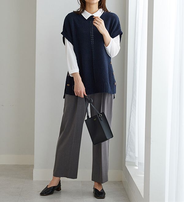 BELLUNA（ベルーナ）の「ボタン使いゆったりニットベスト（ベスト）」｜詳細画像