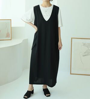 A HAPPY MARILYN（アハッピーマリリン）の「【Ｌ～８Ｌ】Ｉラインで着痩せ！Ｖネックポケット付ジャンスカ（ジャンパースカート）」｜ブラック