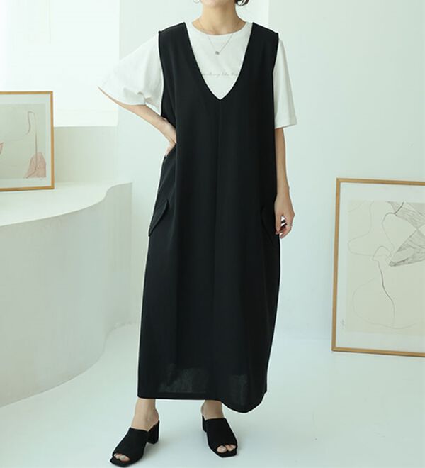 A HAPPY MARILYN（アハッピーマリリン）の「【Ｌ～８Ｌ】Ｉラインで着痩せ！Ｖネックポケット付ジャンスカ（ジャンパースカート）」｜ブラック