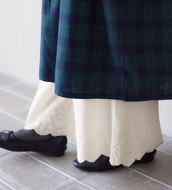 Viola e Viola（ヴィオラ エ ヴィオラ）の「【吸湿発熱&times;静電気防止】あったか綿裾レースペチパン（肌着・インナーウェア）」｜詳細画像