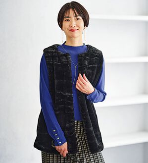 BELLUNA（ベルーナ）の「ホック付もこもこファーベスト（ベスト）」｜黒