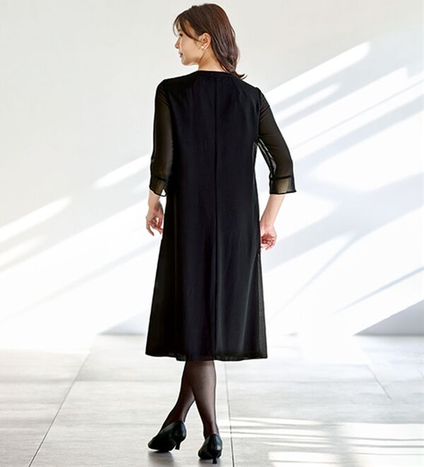 BELLUNA（ベルーナ）の「涼しげシアー重ね着風ワンピース（ブラックフォーマル（喪服・礼服））」｜詳細画像