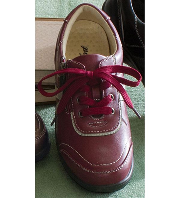 BELLUNA（ベルーナ）の「ベルフォートゆったり５Ｅ防水スニーカー（スニーカー）」｜ワイン