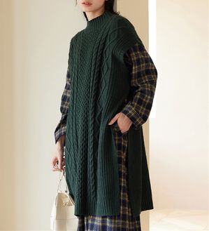 Viola e Viola（ヴィオラ エ ヴィオラ）の「ロングニットベスト（ベスト）」｜モスグリーン