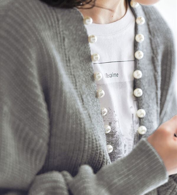 BELLUNA（ベルーナ）の「パールにときめくあぜ編カーディガン（ニットカーディガン）」｜詳細画像