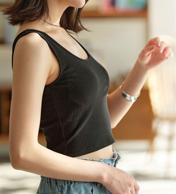 YU'NOW（ユナウ）の「カップ付クロップドタンクトップ（ブラトップ・カップ付きインナー）」｜詳細画像