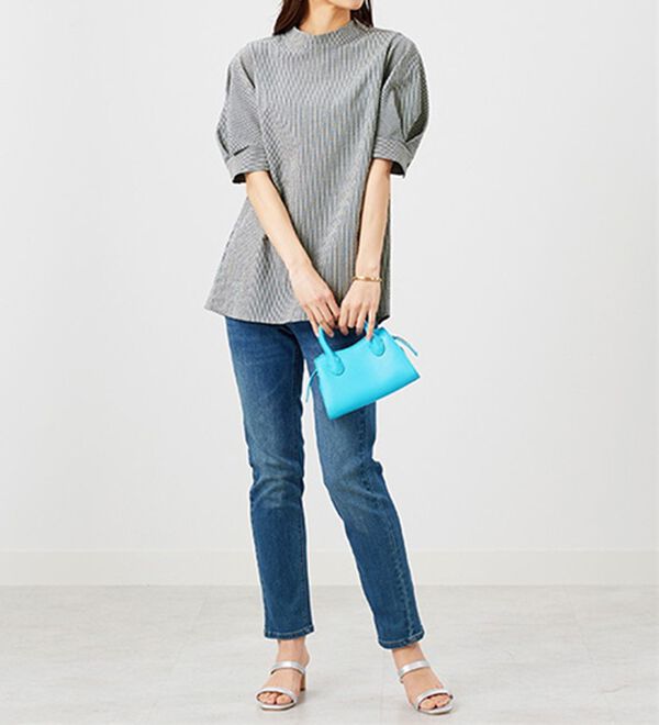 BELLUNA（ベルーナ）の「サッカー素材後ろボタンデザインブラウス（ブラウス）」｜詳細画像