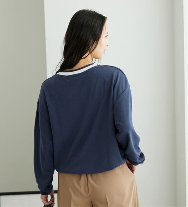 BELLUNA（ベルーナ）の「＜Ｄｉｓｎｅｙ＞【ミッキー】裏毛Ｖネックトレーナー（カットソー）」｜詳細画像